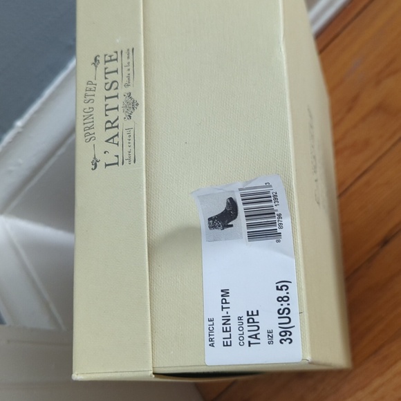 NIB L'Artiste Eleni taupe booties size 8.5 - Picture 9 of 10